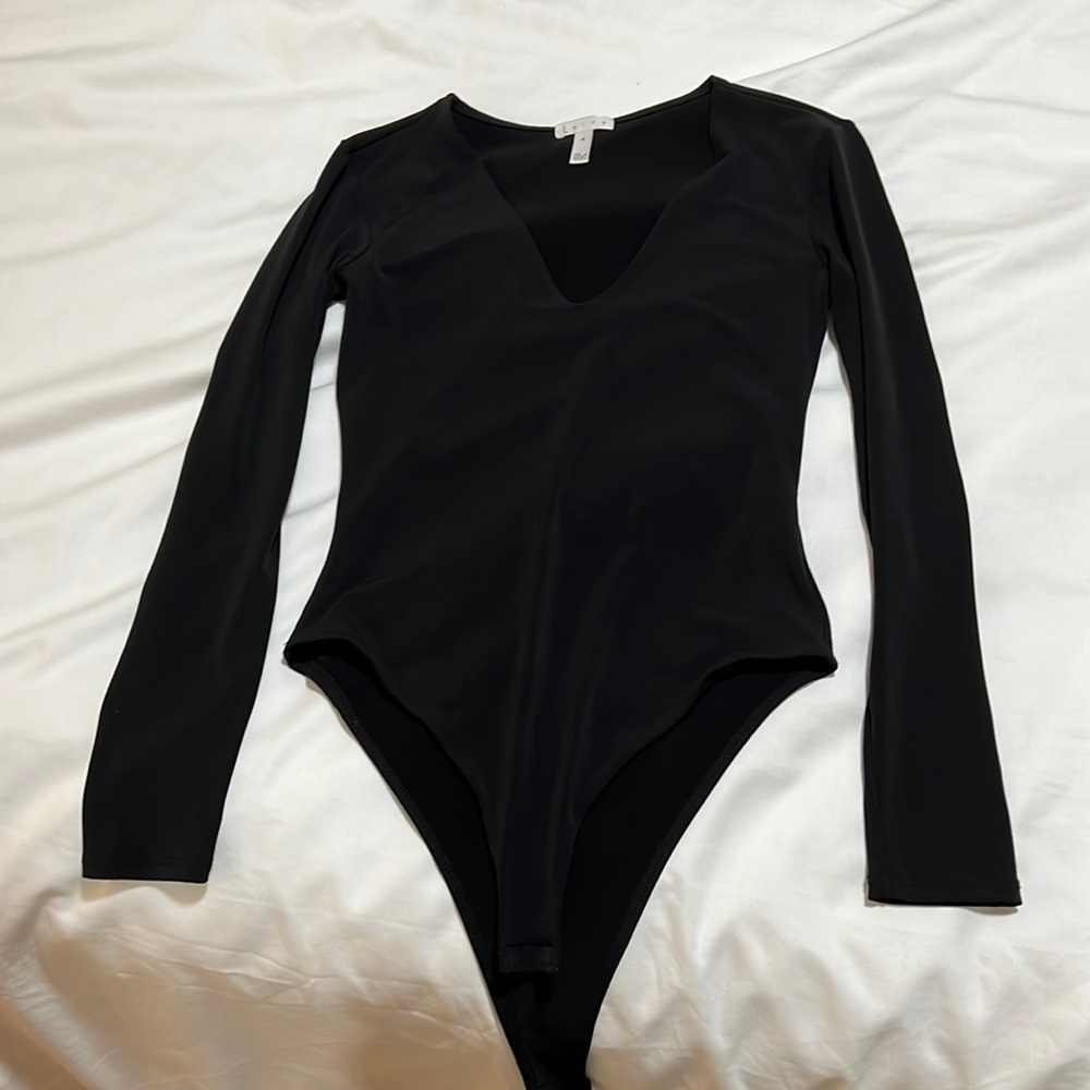 Leith v neck bodysuit black